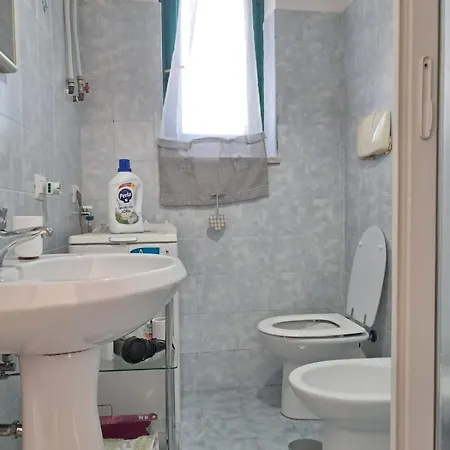 Cute Whit Balcony Apartman Minturno
