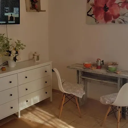 Cute Whit Balcony Apartment